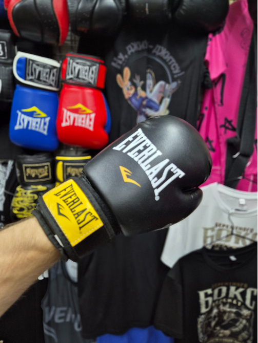 Боксерские перчатки 8 унций Everlast купить